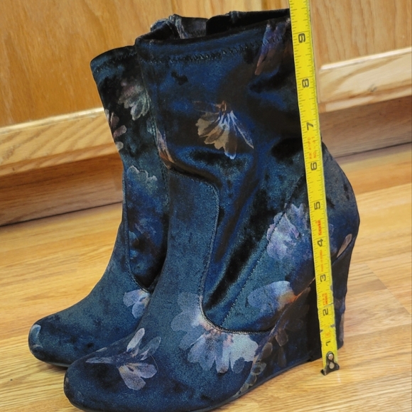 Report Randi Velvet Wedge Bootie - Picture 6 of 7